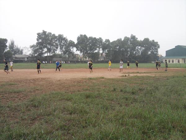 rận giao lưu bóng đá hấp dẫn của sinh viên Lào – Việt do LCĐ Khoa Lý luận chính trị tổ chức